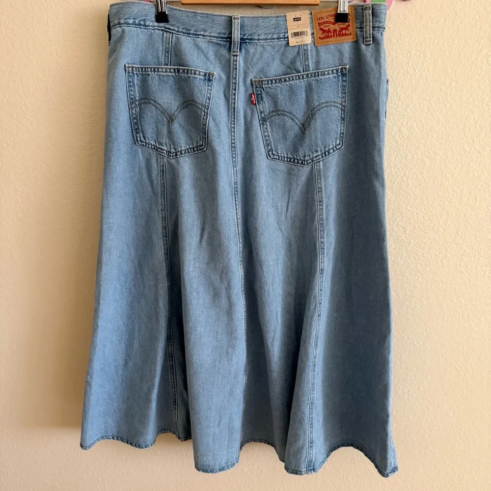 Levi’s Casual Light Blue Denim Maxi Skirt Size 34